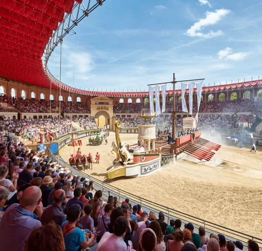 Image montrant un spectable au Puy du Fou