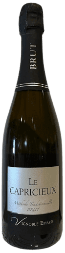 Méthode : En janvier le vin de la cuvée est mis en bouteille, additionné de la liqueur de tirage, avec un bouchon provisoire. Ensuite les bouteilles sont empilées sur des lattes. La fermentation qui se produit dégage du gaz carbonique qui restera enfermé dans la bouteille. Les bouteilles sont mises sur pupitre, petit à petit la bouteille inclinée se trouve à la verticale de façon à fixé le dépôt sur le bouchon; le dépôt est ensuite libéré, c’est ce qu’on appelle le DEGORGEMENT. La liqueur de dosage est ajoutée pour compléter ce qui a été enlevé. Bouchage, repos quelques mois, habillage avec l’étiquette et la « coiffe ». Commercialisation. Dégustation !